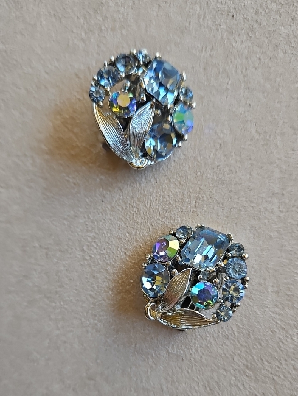 LISNER Brushed Silver-Tone Blue AB Rhinestone Cluster Clip-On Earrings Stunning! - Picture 5 of 6
